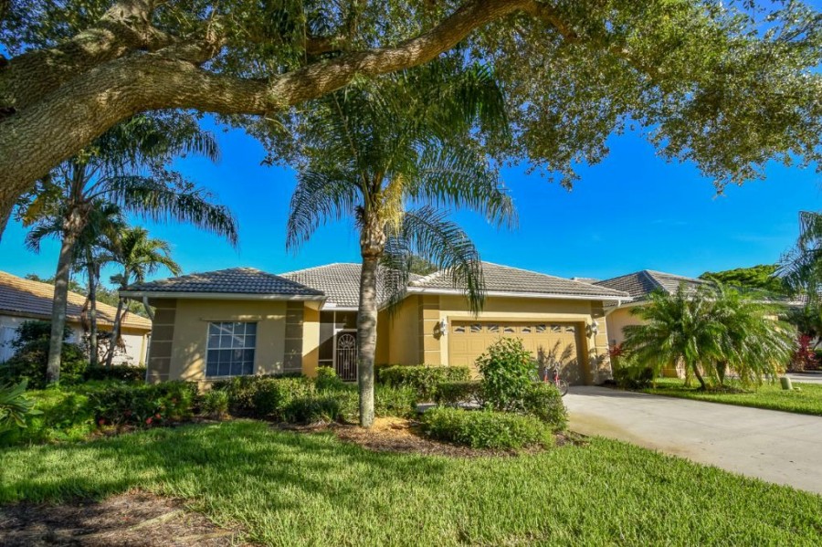 Falcons Glen 3 Vacations to America